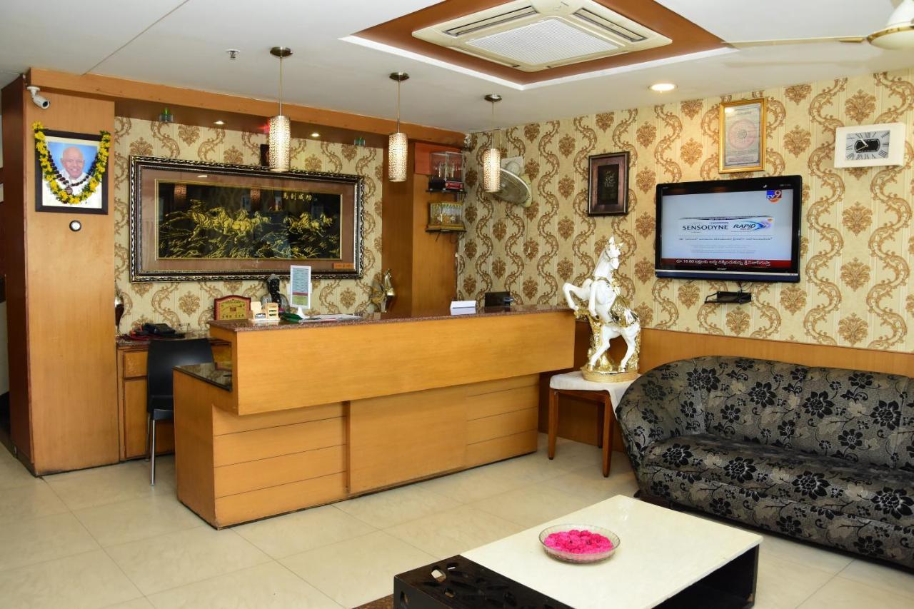 Budget Hotel Khammam Экстерьер фото